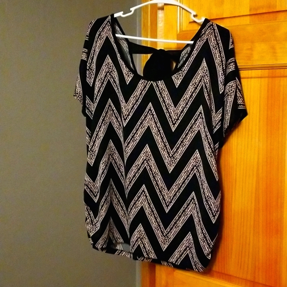 Black & Pink Top w/deep back and tie